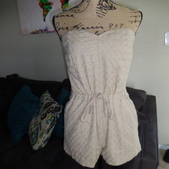 Khaki eyelet romper - Picture 3 of 5